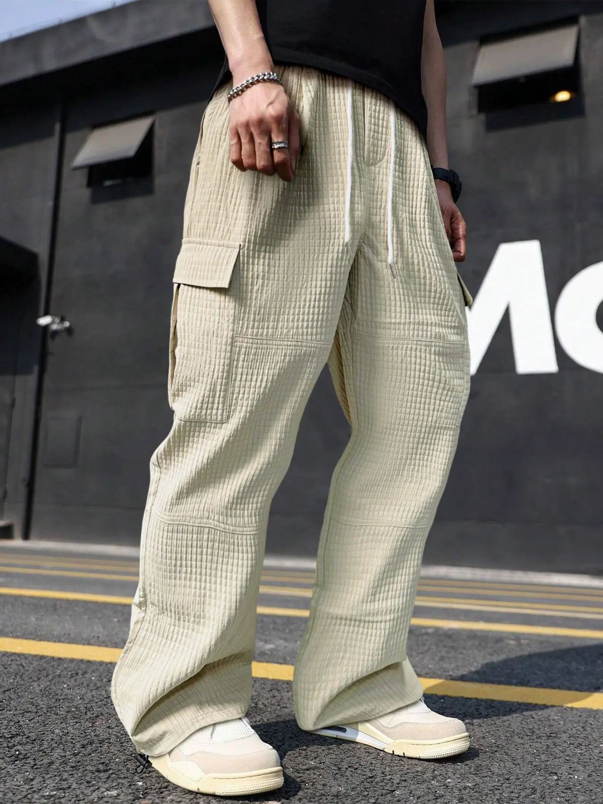 Trendy Multi-Pocket Zipper Loose Work Pants, American Vintage Straight Leg Cargo Pants, Street Style High-Street Casual Trousers, Casual Streetwear Trousers, Casual Drawstring Waist, Casual Everyday Workwear, Cargo Pocket Design
