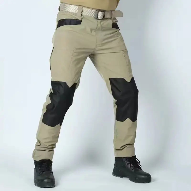 A set of 4 men’s tactical work pants is equipped with a stretch waistband and pockets. With knee pad design and made from a new 230 g/m² fabric, they are ideal for spring and summer wear as well as outdoor activities.