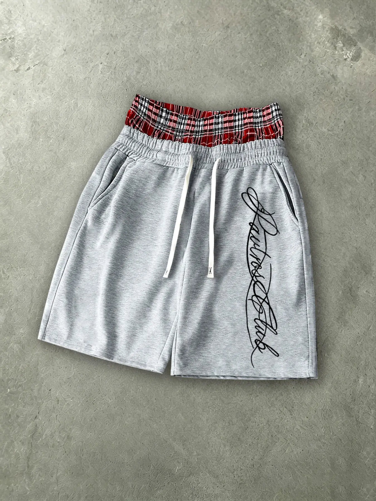 Men’s Oversized Baggy Knee Length Sweat Shorts Soft Breathable Terry Fabric Dual Layer Tartan Plaid Patchwork Waistband Elastic White Drawstring Casual Streetwear Shorts Elegant Cursive Script Signature White Letter Print Side Pocket Loose Summer Athletic